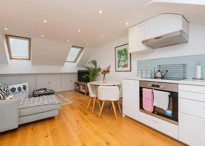 The Old Wire Factory - 2 Bed, Close To Centre, Fast Wifi, Comfortable From *